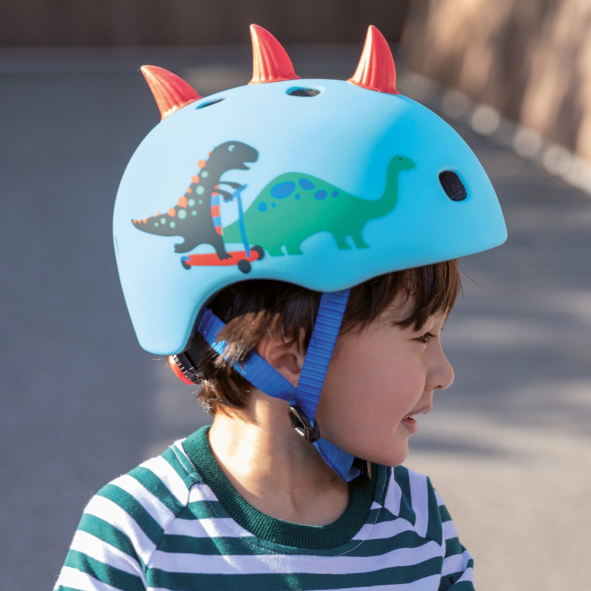 Casco 3D con luce dinosauro M
